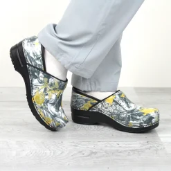 Flyway Women's Slip Resistant Clog in Yellow Grey