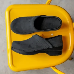 Pro. Oiled Leather Women's Clog in Black