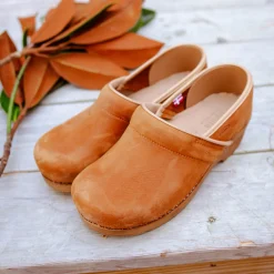Pro. Oiled Leather Women's Clog in Cognac