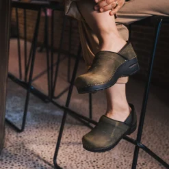 Pro. Oiled Leather Women's Clog in Olive