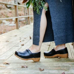 Pro. PU Women's Clog in Black/Tan