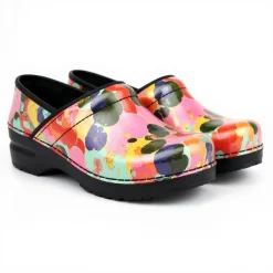 Restin Women's Slip Resistant Clog in Multicolor