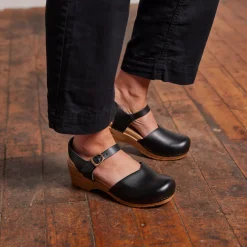 Sansi Women's Sandal in Black