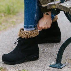 Yama Women's Suede Boot in Black