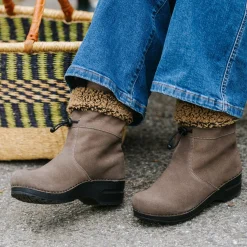 Yama Women's Suede Boot in Grey
